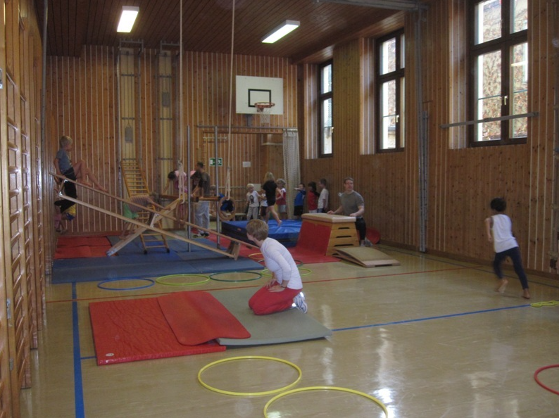 Turnsaal & Sportplatz