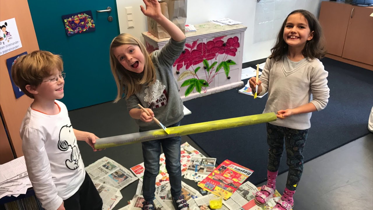 Kinder beim Werken in der Volksschule Am Platz